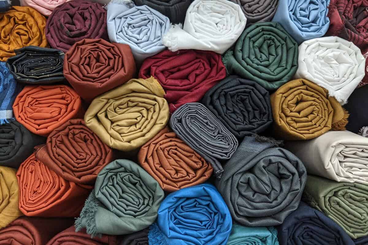 Lniana tkanina – naturalny wybór na lata