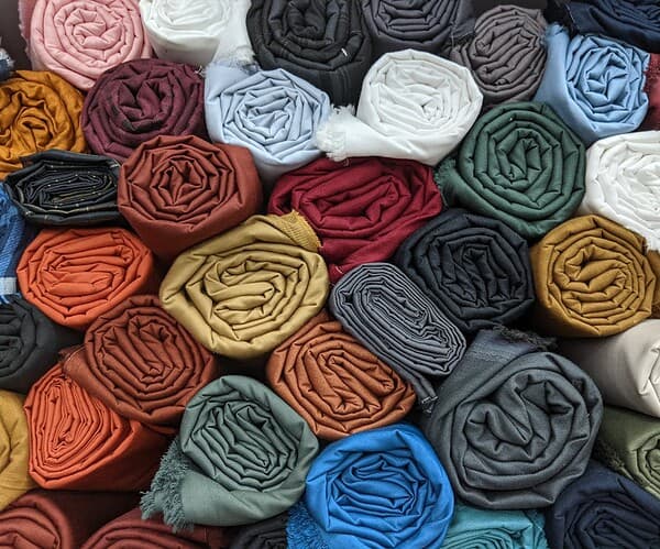 Lniana tkanina – naturalny wybór na lata